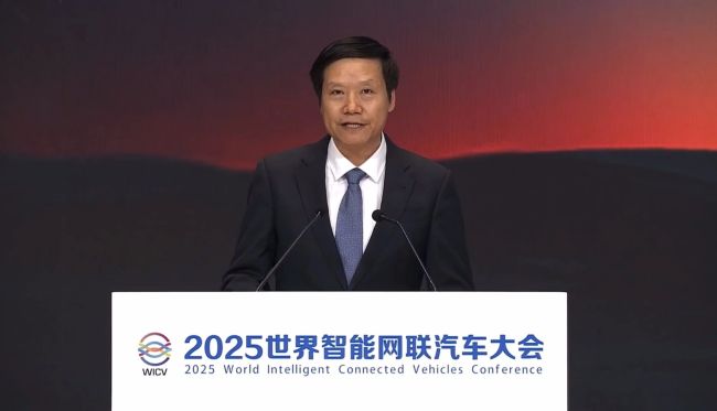 成都SU7车祸后,雷军首公开发言:避谈事故,仅呼吁抵制黑公关水军